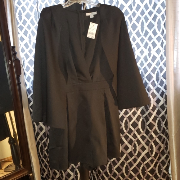 Black short romper - Picture 1 of 3